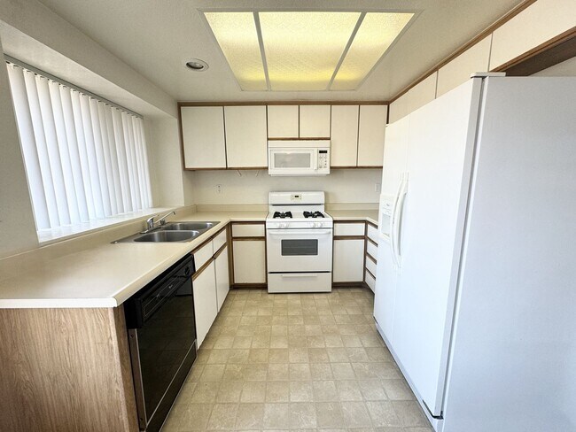 Foto del edificio - 79560 Ave 42