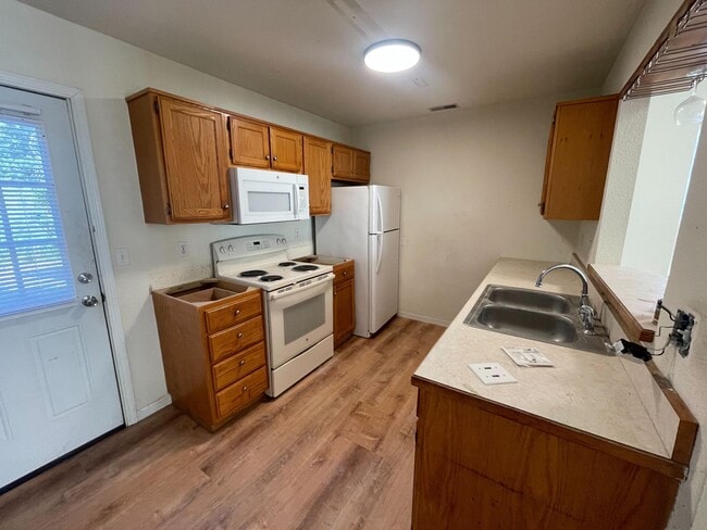 Building Photo - 1330 N Frideriki Dr