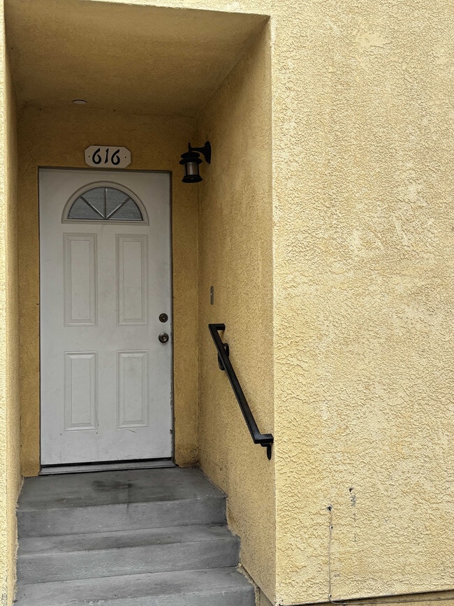 Foto del edificio - 616 E 84th Pl