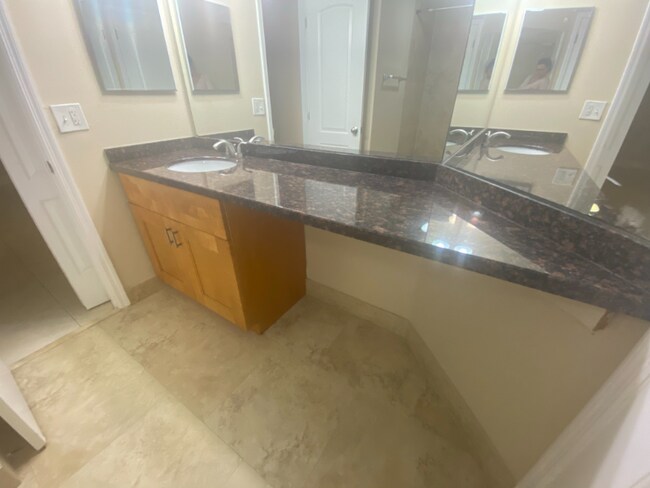 Foto del edificio - 2861 N Oakland Forest Dr