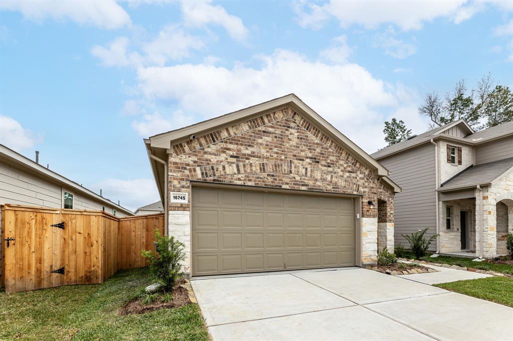 Foto principal - 16745 Oak Bough Dr