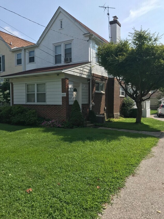 Primary Photo - Updated Home in Radnor Township- Walking D...