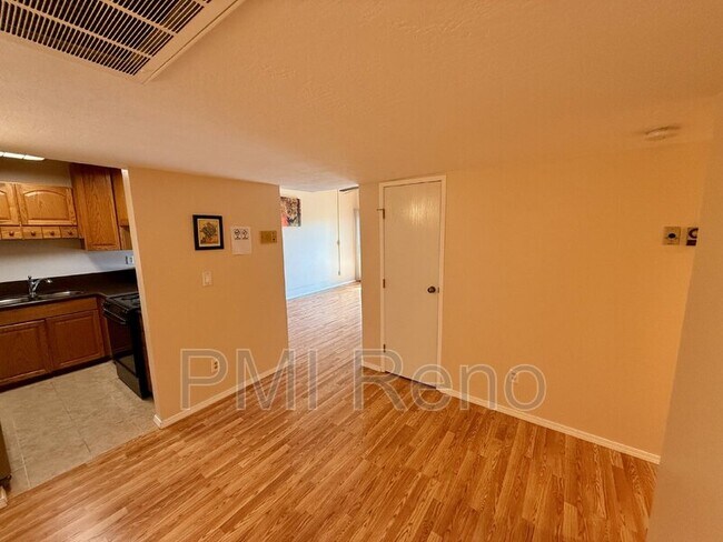 Foto del edificio - 2555 Clear Acre Ln