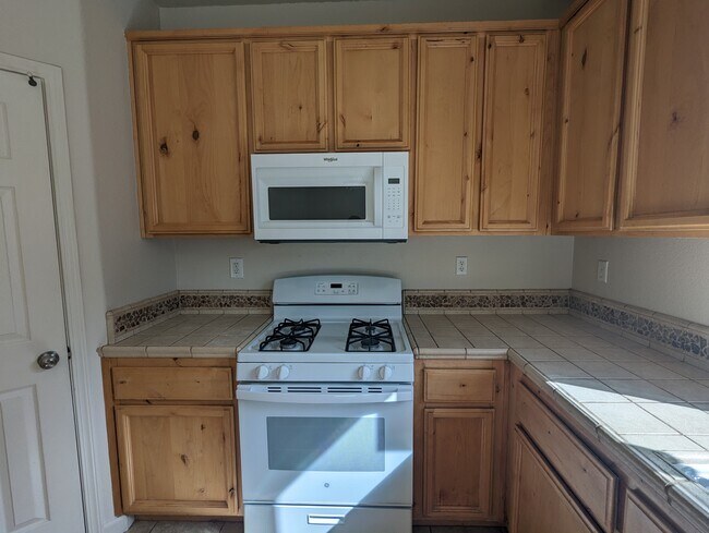 Building Photo - 1563 Loon Lake St