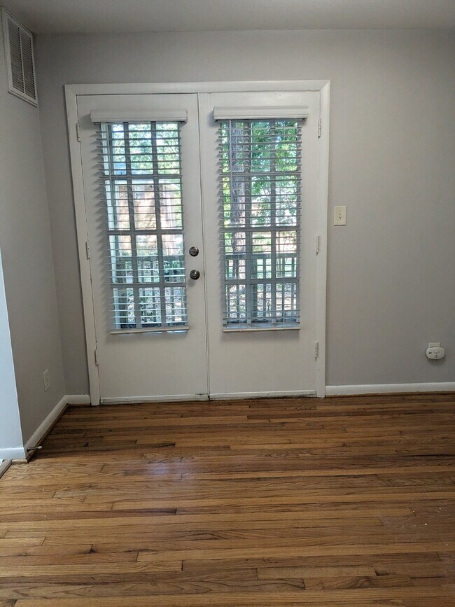 Foto del edificio - One bedroom opportunity in Five Points!