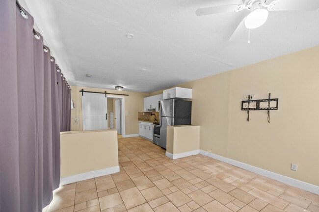 Building Photo - 120 Pleasant Pl