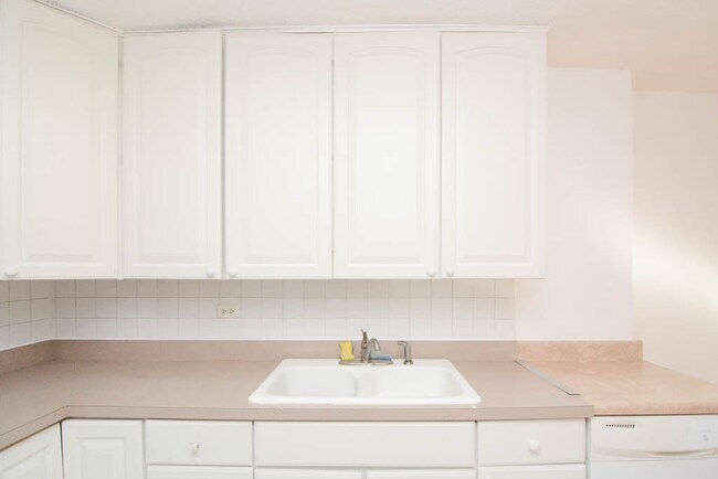 Foto del edificio - 5100 N Marine Dr