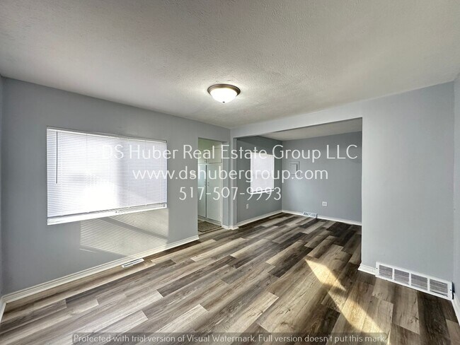 Building Photo - 3 bed 1 bath walking distance from Risdale...