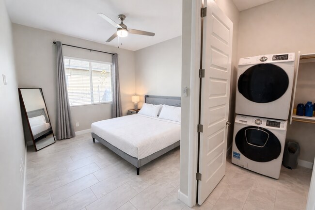 Foto del edificio - 2506 E Pleasant Ln