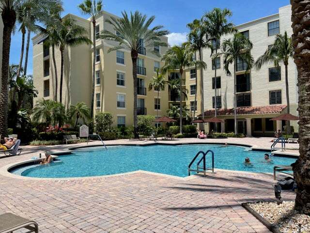 Foto del edificio - 651 Okeechobee Blvd