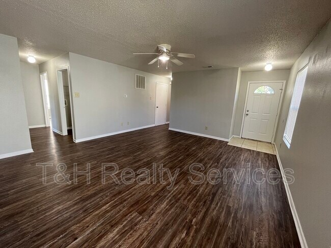 Building Photo - 925 Indigo Dr