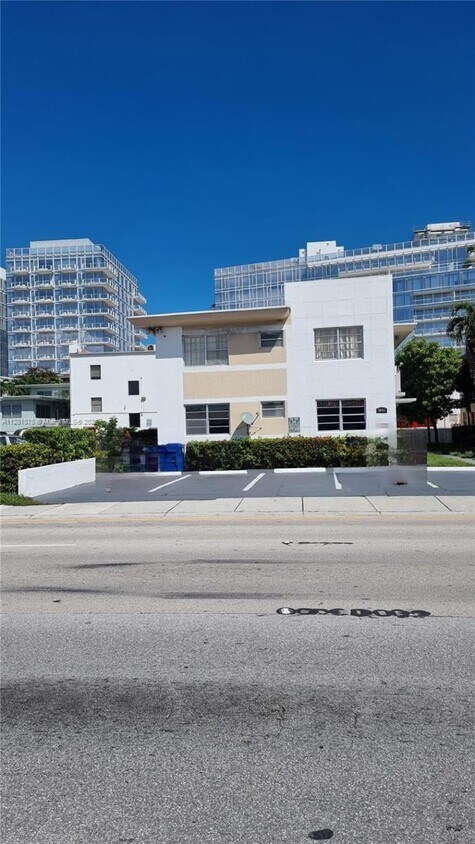 Primary Photo - 9041 Harding Ave