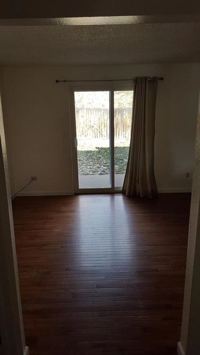 Building Photo - Charming Golden Townhome!