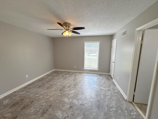 Foto del edificio - 4316 Springwind Rd