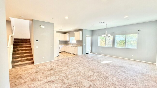 Foto del edificio - Lovely Two-Story Home on Corner Lot within...