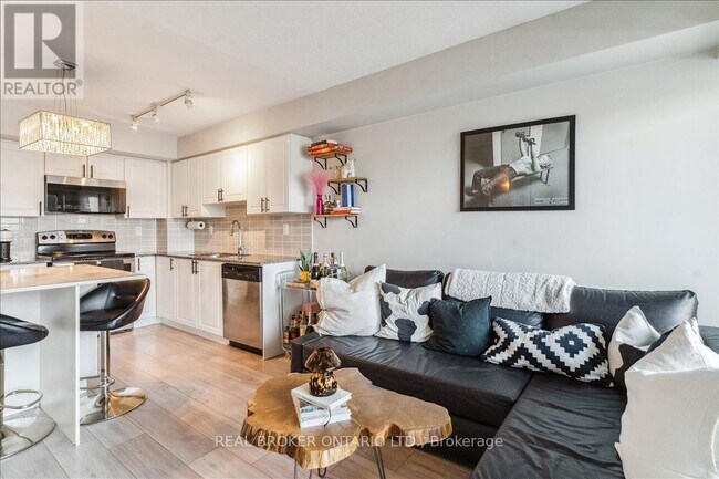 Building Photo - 1215 Bayly St