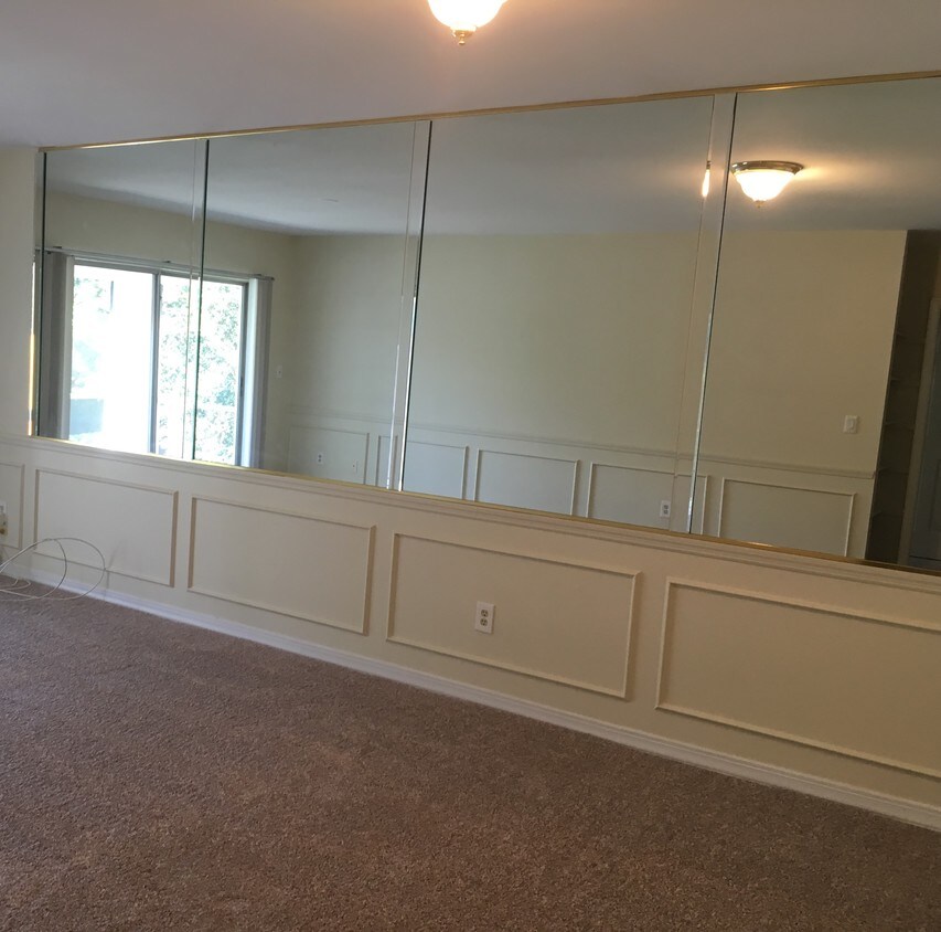 Foto principal - 10361 Carrollwood Ln