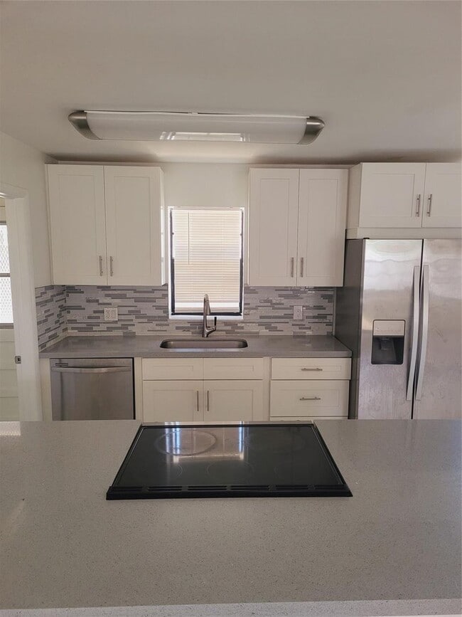 Building Photo - 770 NE 38th St