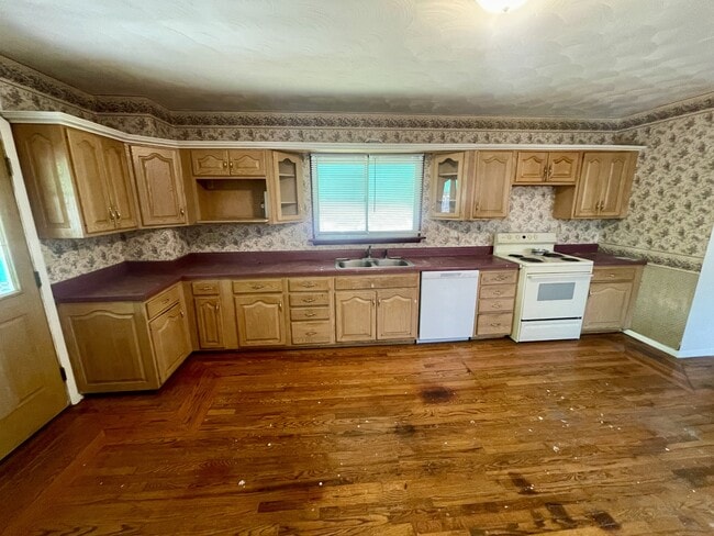 Building Photo - 347 Midland Ave