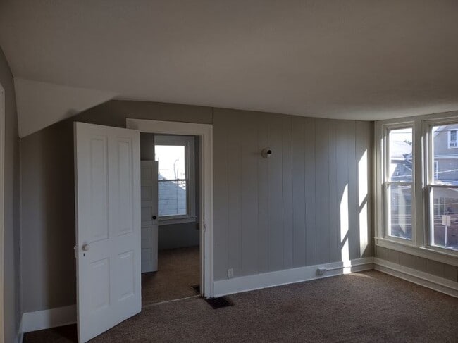 Building Photo - 416 E Larwill St