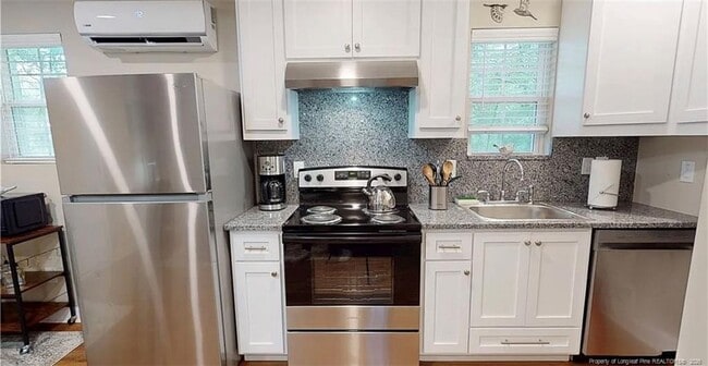 Building Photo - 2402 Rockwood Dr