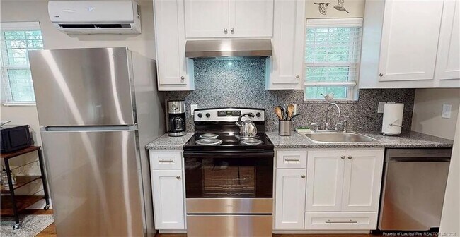 Foto del edificio - 2402 Rockwood Dr