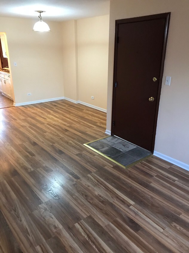 Foto principal - 255 E Rimini Ct