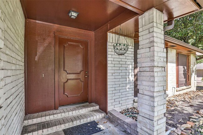Building Photo - 19502 Leaning Timbers Dr