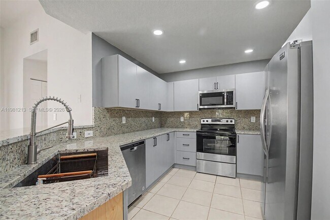 Foto del edificio - 19920 Cutler Ct