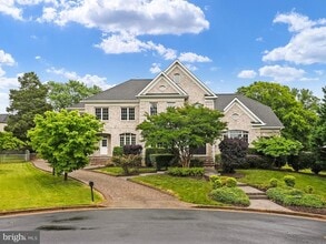 2233 Van Buren Ct