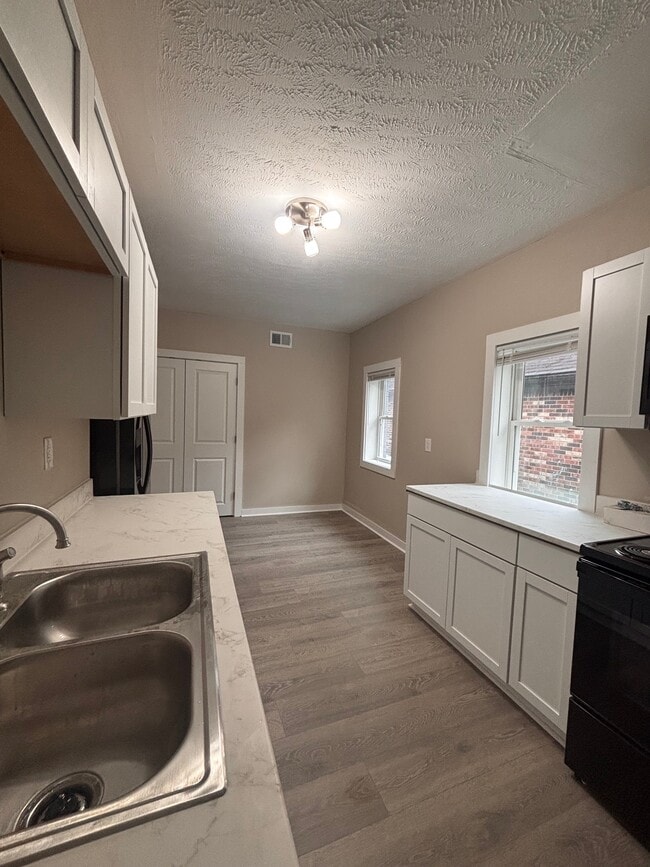 Foto del edificio - 818 Kurtz St