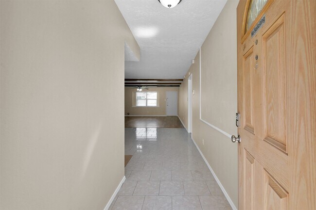 Building Photo - 4718 Cypressdale Dr