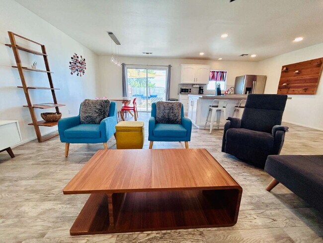 Foto del edificio - Charming 3 Bedroom House with Pool in Friendly Hills, Joshua Tree