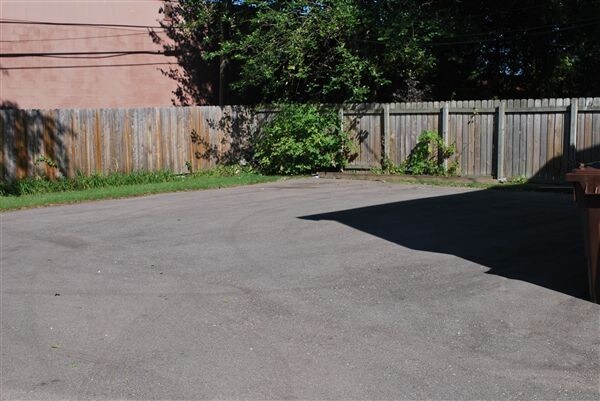 Foto del edificio - 1 br, 1 bath Apartment - 1370 Junction St