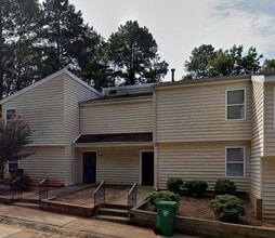 Building Photo - 2074 Oak Park Ln
