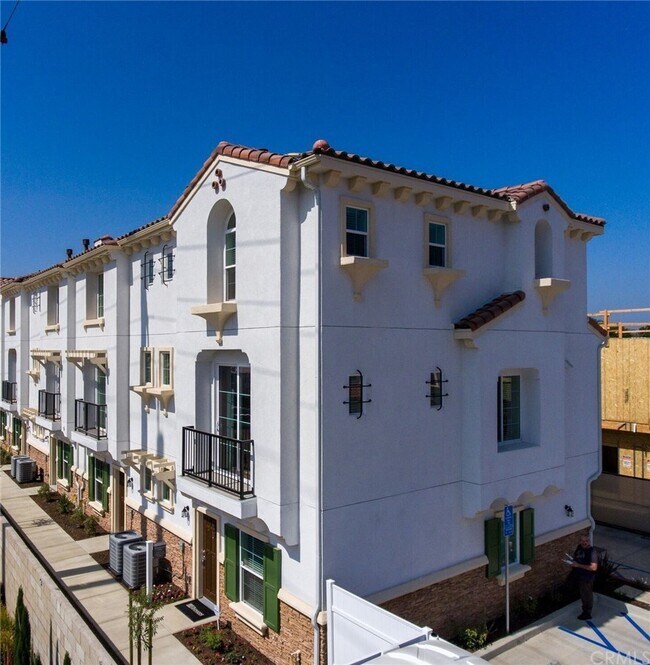 Building Photo - 1220 S Macduff St