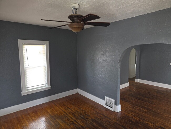 Building Photo - 1214 W Brons Ave