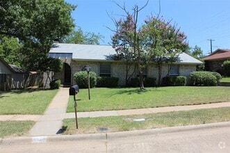 Building Photo - 3513 Wildwood Cir
