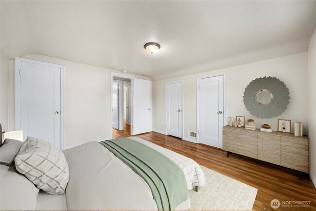 Foto del edificio - 9664 Bridgeport Way SW