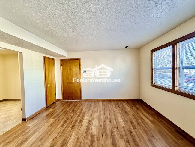 Foto del edificio - 303 S Madison St