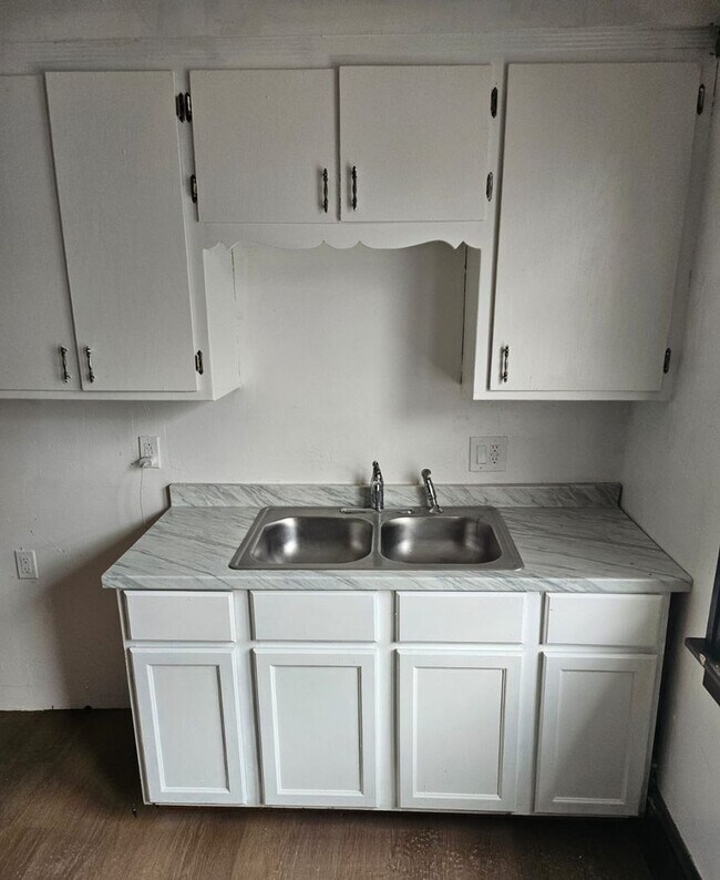 Foto del edificio - 2435-2437 N 44th St. (Duplex)
