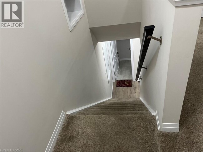 Building Photo - 144 S Creek Dr