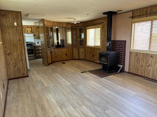 Foto del edificio - 3 Bedroom, 2 Bathroom Home in Tijeras, NM