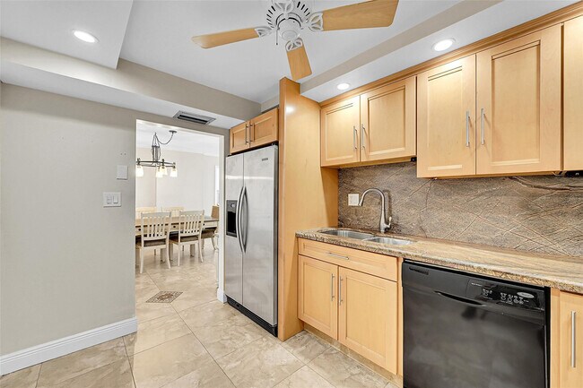 Foto del edificio - 525 N Ocean Blvd