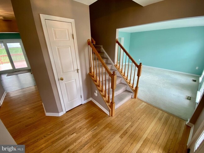 Building Photo - 9 Balmoral Ct