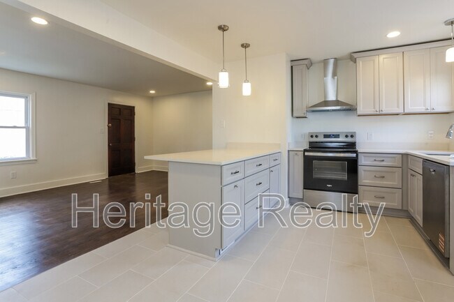 Building Photo - 921 Shamrock Ave