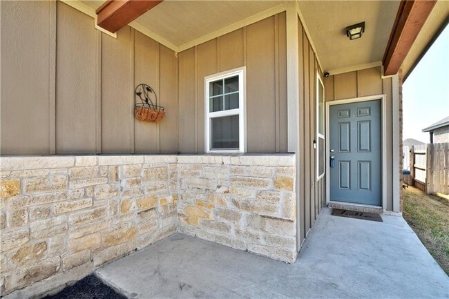 Foto del edificio - 176 Thornless Cir