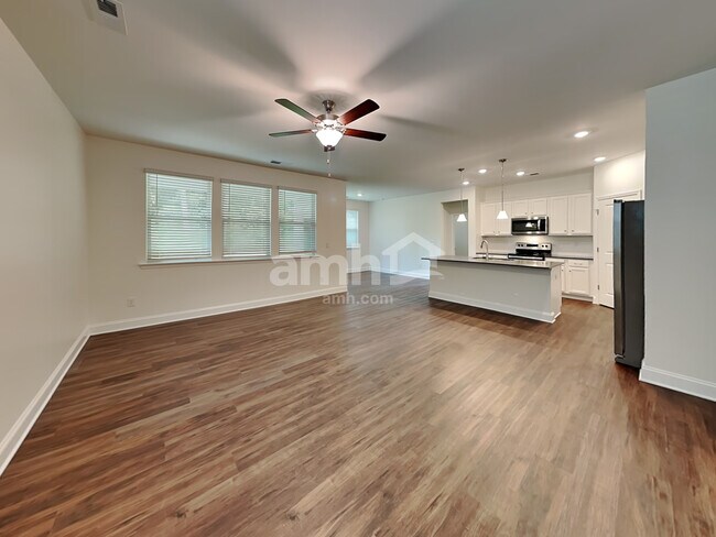 Foto del edificio - 7309 Garrett Ct