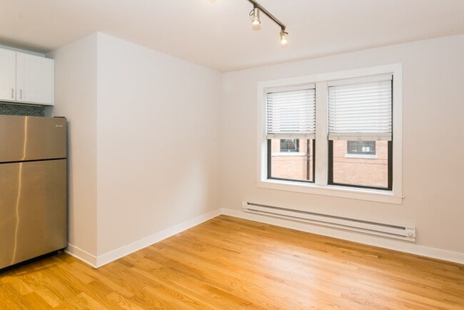 Foto del edificio - 2425 N Kedzie Blvd