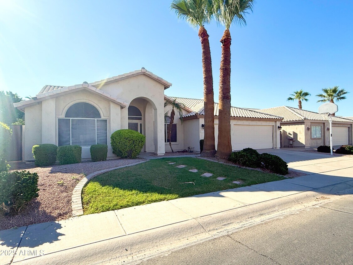 Primary Photo - 694 N Longmore St